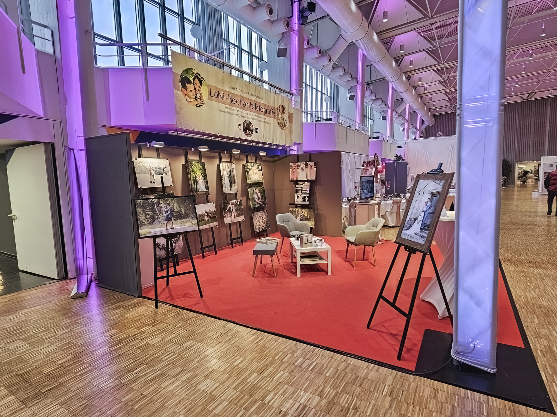 Unser neuer Messestand von Loni Hochzeitsfotografie auf dem 33. Ulmer Hochzeitstag 2025 in der Donauhalle in Ulm